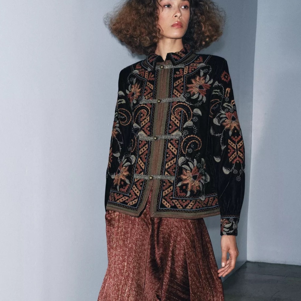 Zara Black Velvet Floral Embroidered Jacket - Picture 2 of 9